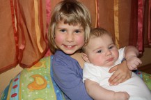 Linus mit Schwester geb. Sa, 12. Nov  2011 02:57